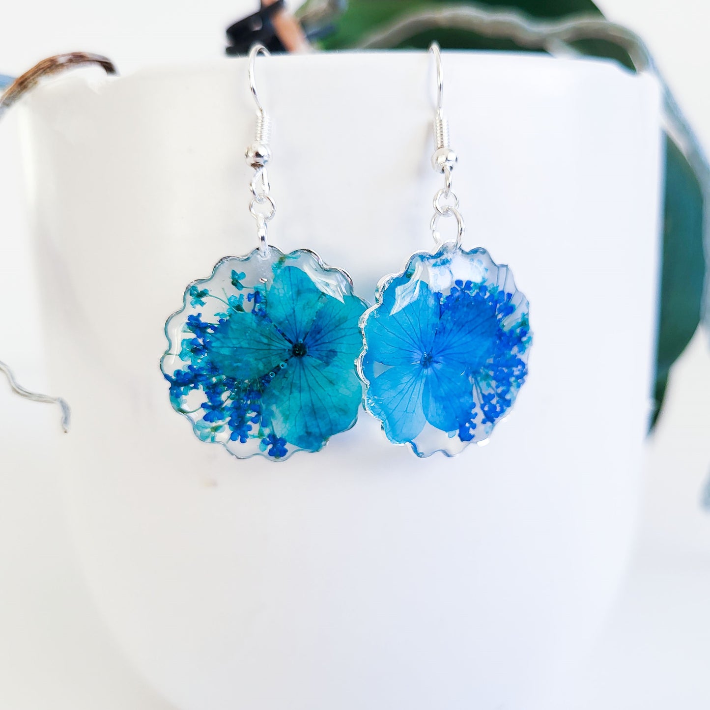 Real Flower Earrings, Pressed Flower Resin Squiggle Earrings, Handmade gift, Nature Lover Gift, Birthday Gift, Gift for Her, Christmas gift