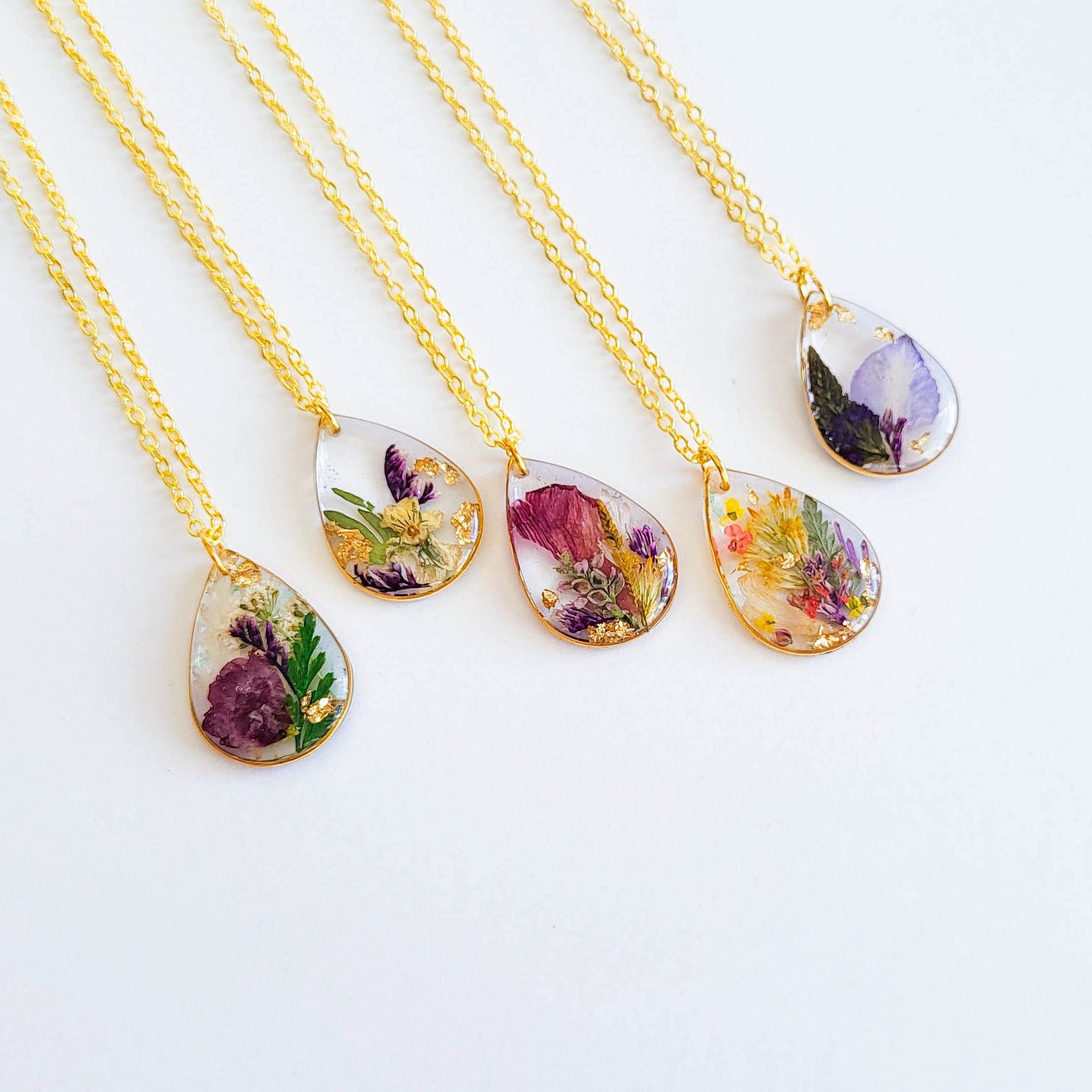 Birth month flower necklace, unique gift for her Birthday, pressed flower necklace, dried flower resin jewelry, botanical jewelry, nature