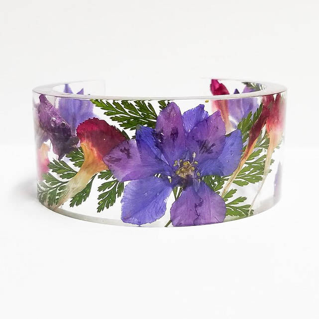 Real flower in resin cuff bracelet, plant lover gifts, nature lover gift, pressed flower jewelry, chunky cuff bracelet, spring gift trends