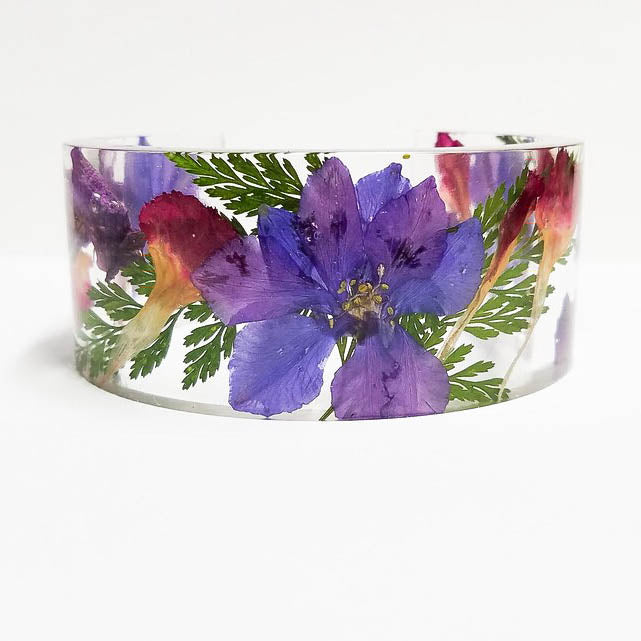 Real flower in resin cuff bracelet, plant lover gifts, nature lover gift, pressed flower jewelry, chunky cuff bracelet, spring gift trends