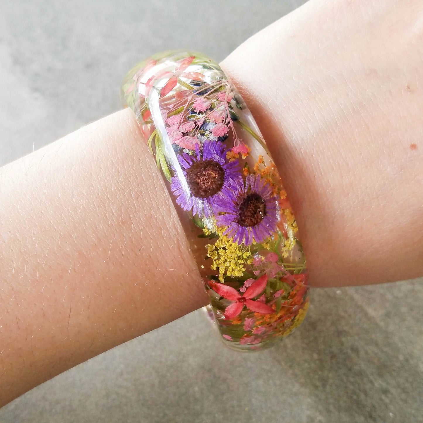 Unique gift for mom, mother's day gift, pressed flower bangle, real flower bracelet, nature jewelry, pressed flower jewelry, nature inspired