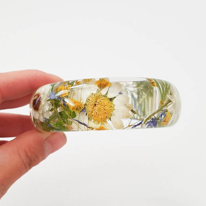 Real flower daisy bracelet, resin bangle, handmade gift for her, pressed flower jewelry, nature gifts, new mom gift, real flower bangle