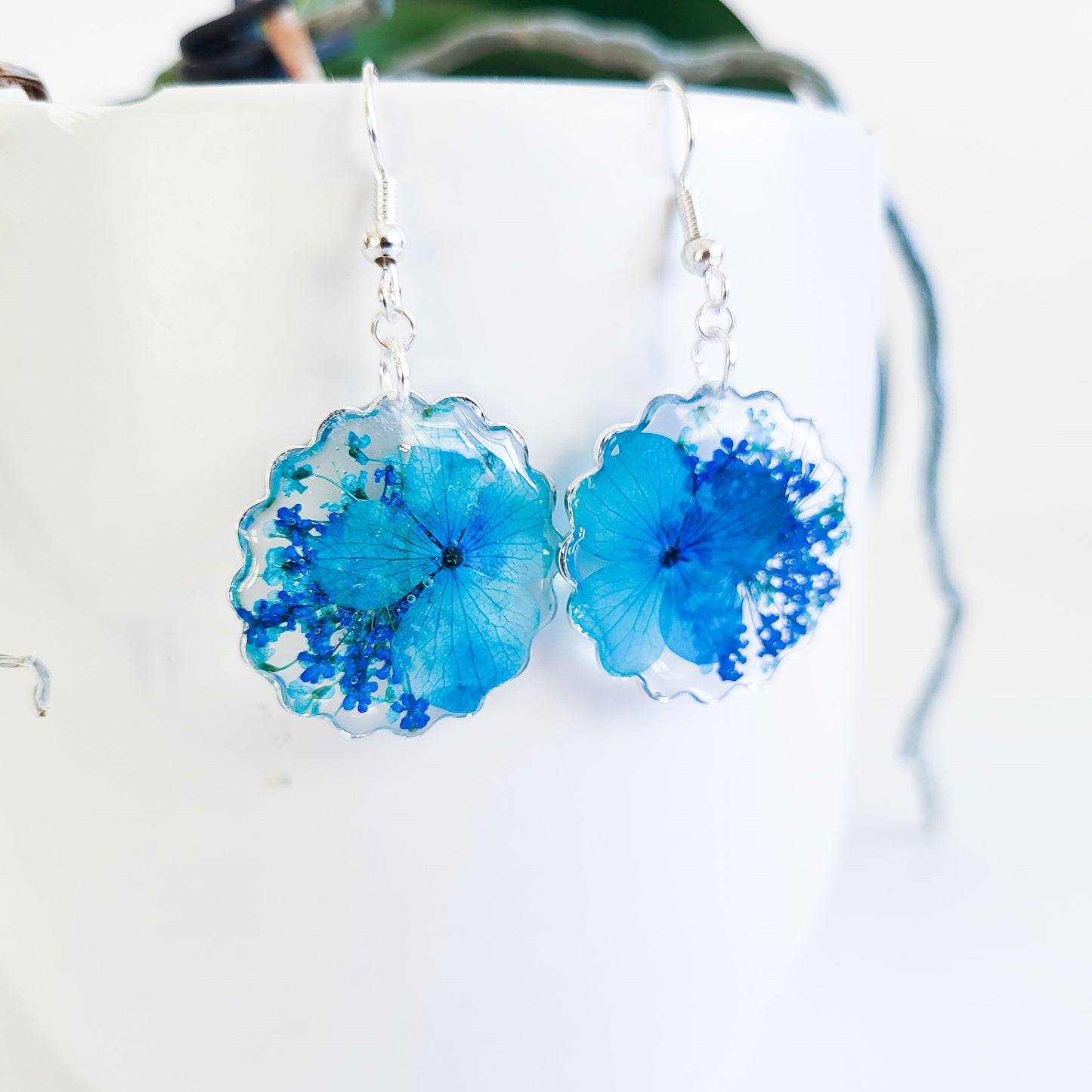 Real Flower Earrings, Pressed Flower Resin Squiggle Earrings, Handmade gift, Nature Lover Gift, Birthday Gift, Gift for Her, Christmas gift