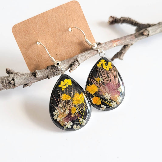 Gift for her, real flower earrings, resin jewelry, unique gift for her, nature jewelry, botanical jewelry, resin earrings