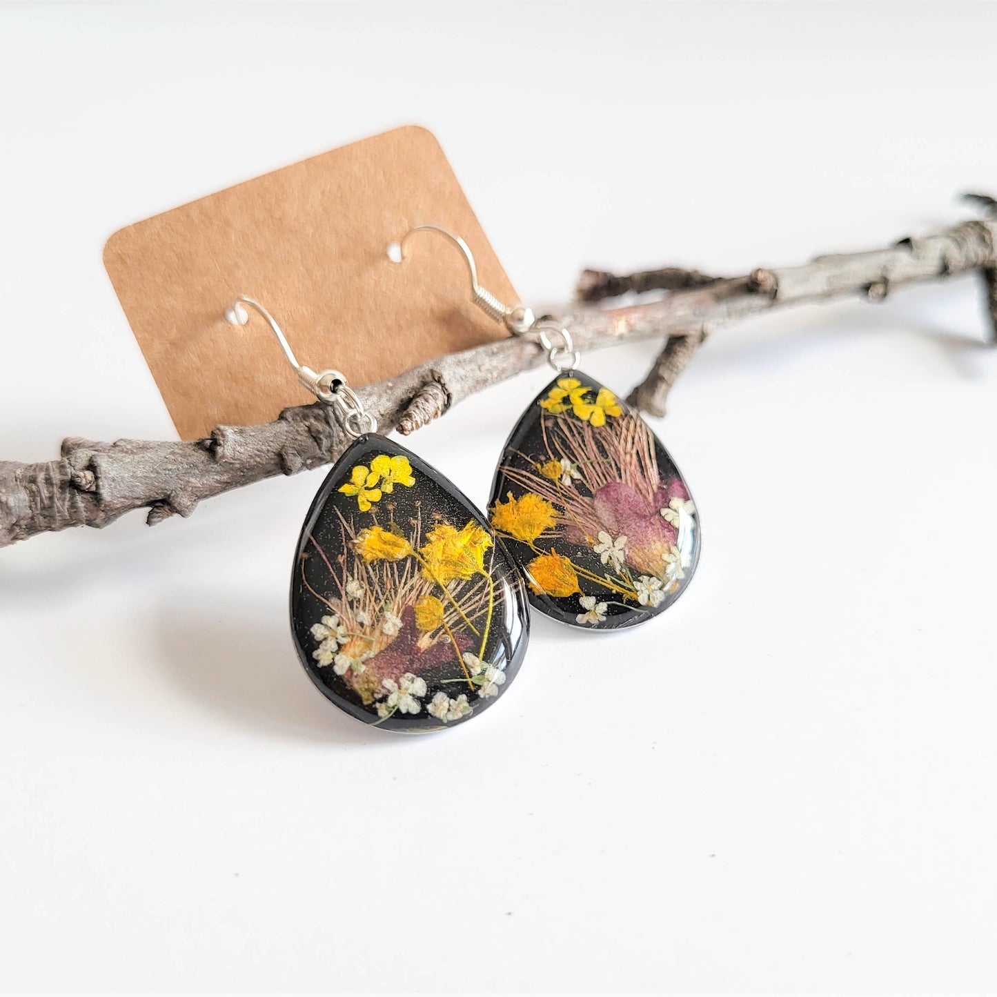 Gift for her, real flower earrings, resin jewelry, unique gift for her, nature jewelry, botanical jewelry, resin earrings