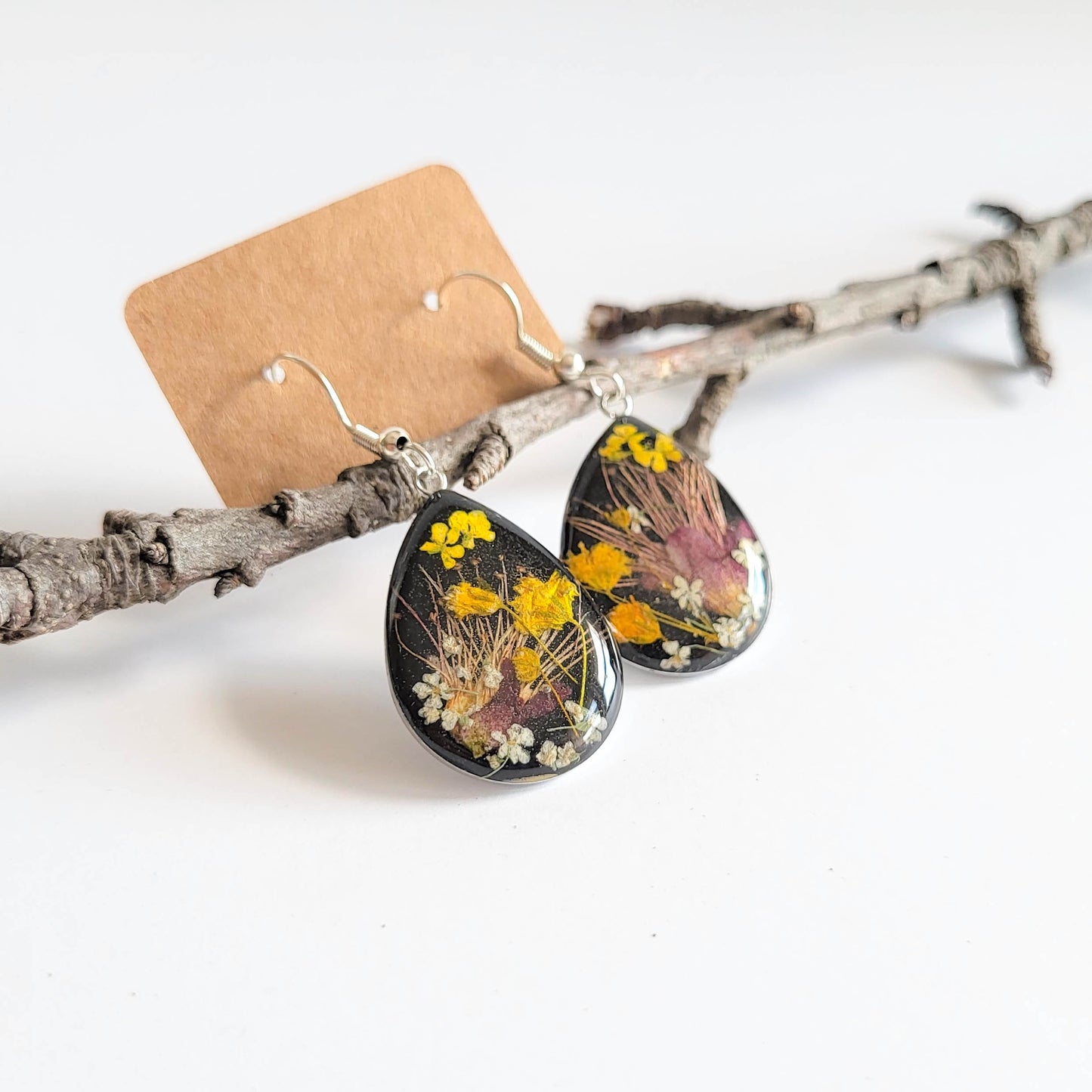 Gift for her, real flower earrings, resin jewelry, unique gift for her, nature jewelry, botanical jewelry, resin earrings