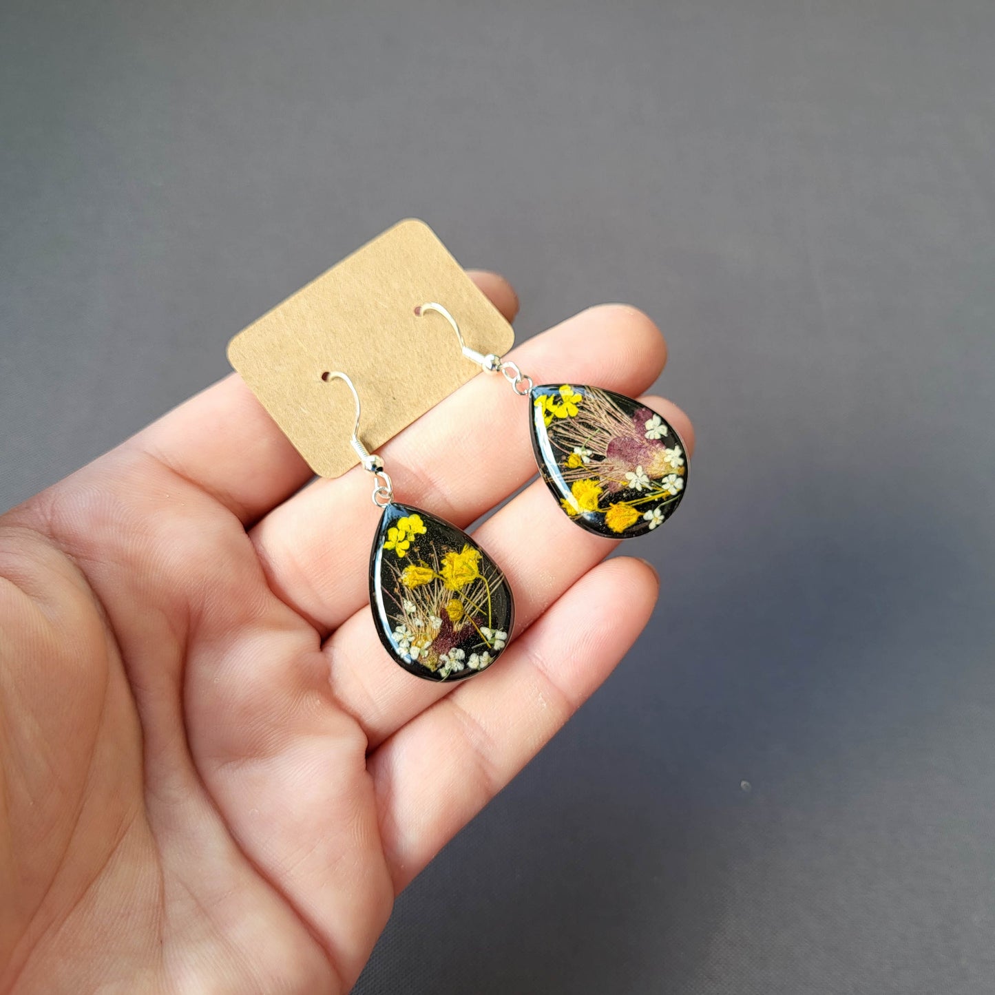 Gift for her, real flower earrings, resin jewelry, unique gift for her, nature jewelry, botanical jewelry, resin earrings