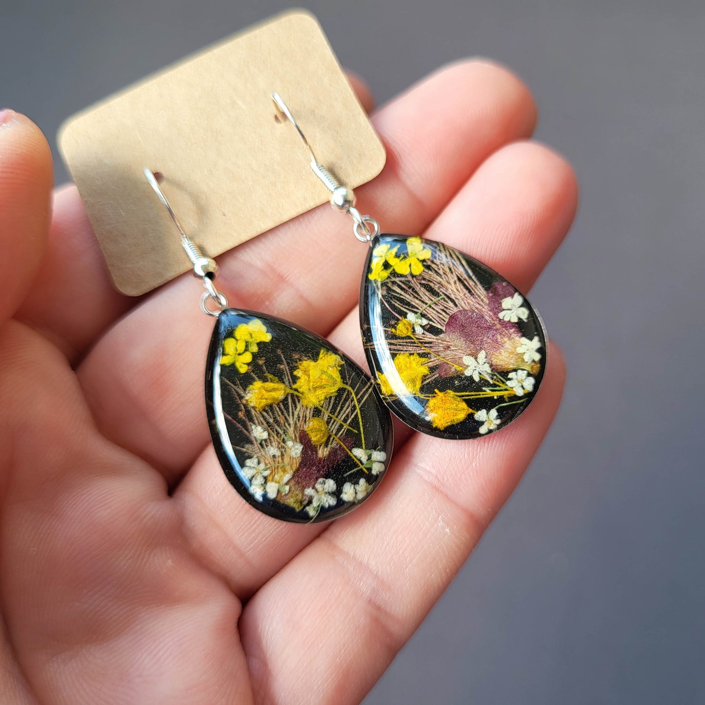 Gift for her, real flower earrings, resin jewelry, unique gift for her, nature jewelry, botanical jewelry, resin earrings