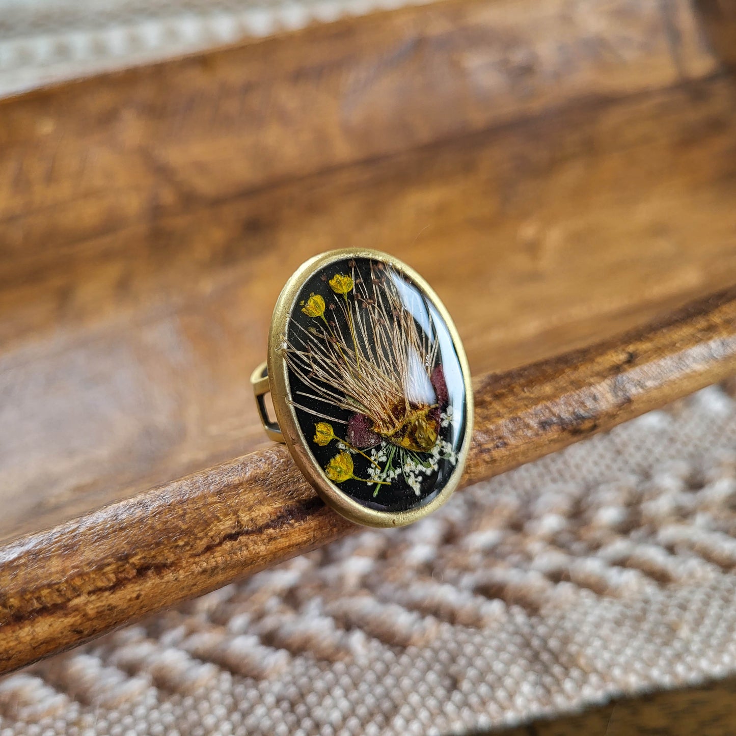 Real flower ring, black resin ring, plant ring, nature resin ring, nature jewelry, resin jewelry, unique resin rings, botanical jewelry