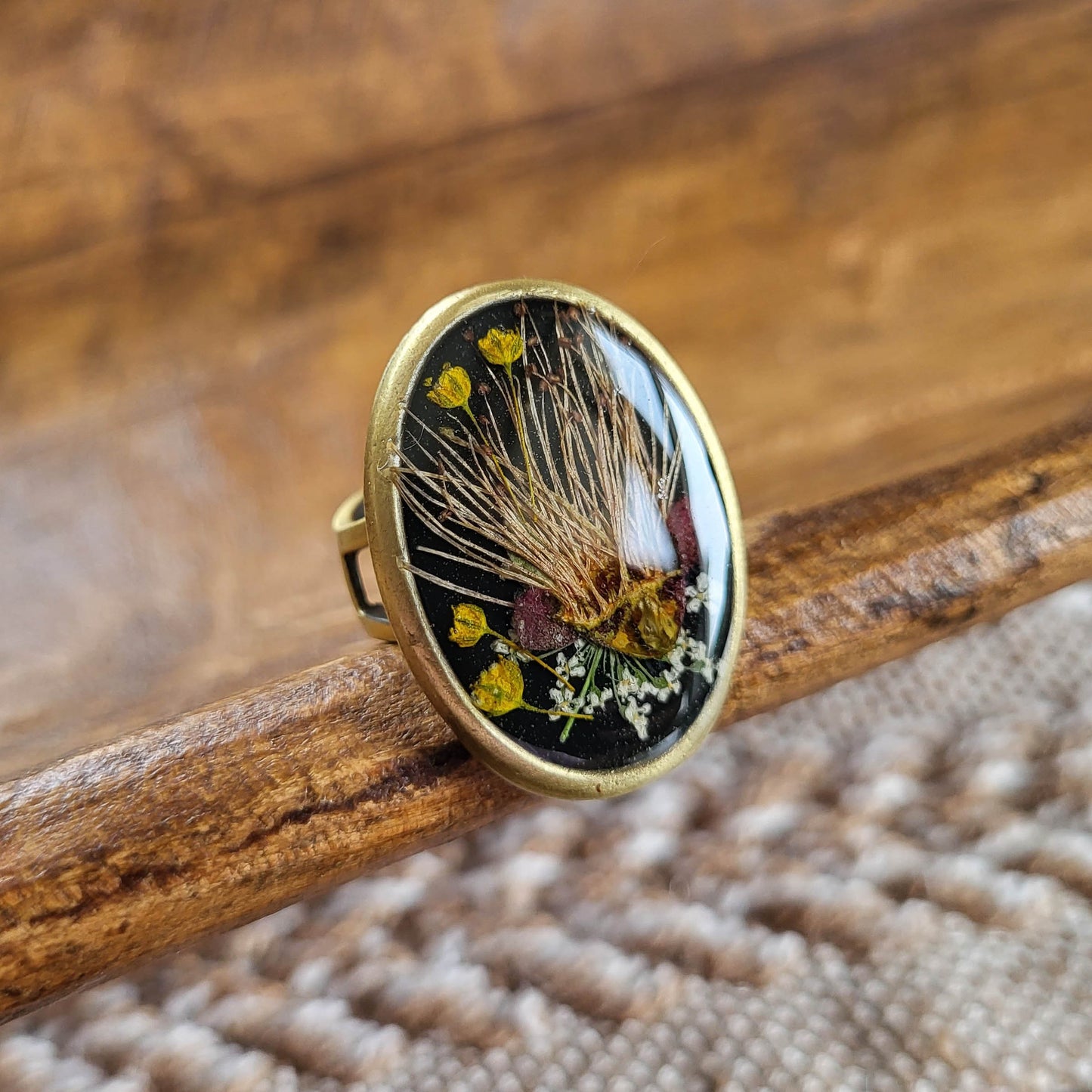 Real flower ring, black resin ring, plant ring, nature resin ring, nature jewelry, resin jewelry, unique resin rings, botanical jewelry