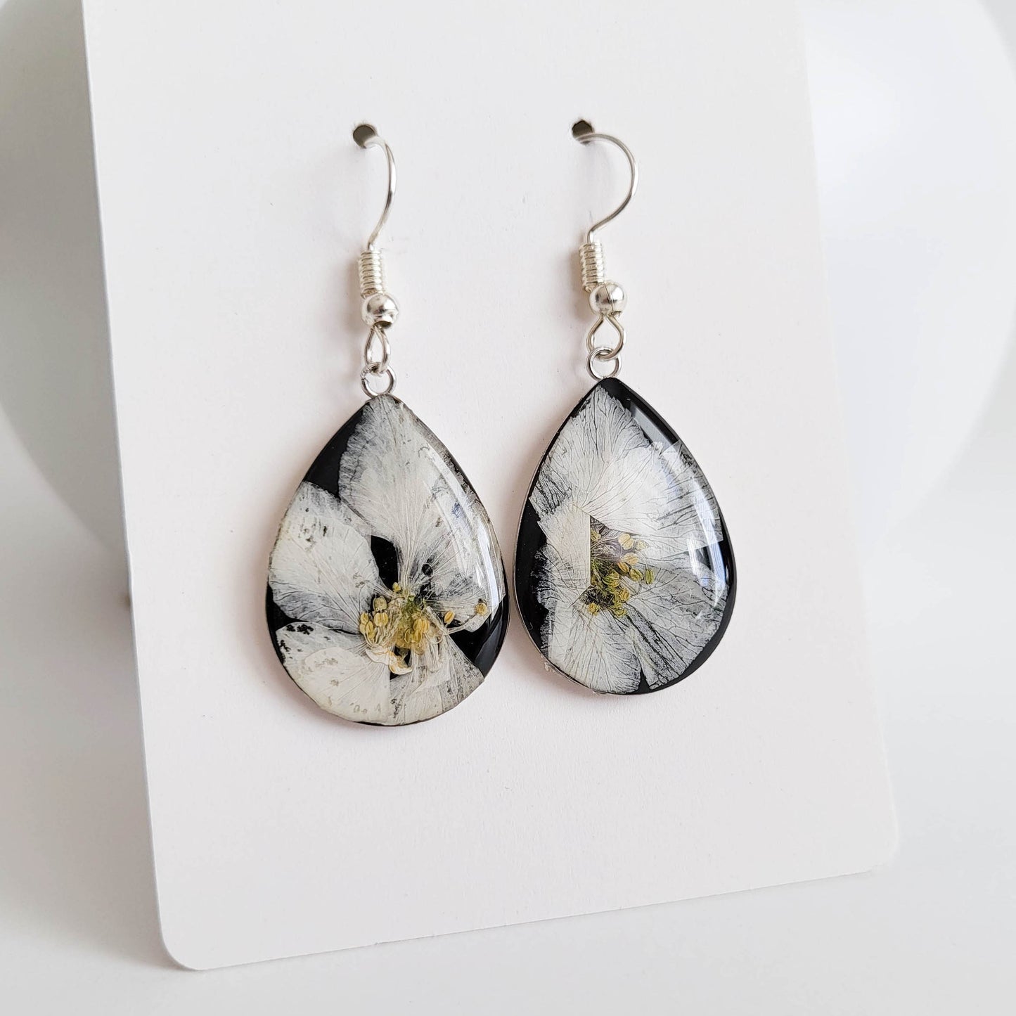 Real white larkspur flower earrings, resin jewelry, bridesmaid jewelry gift, nature jewelry, pressed flower jewelry