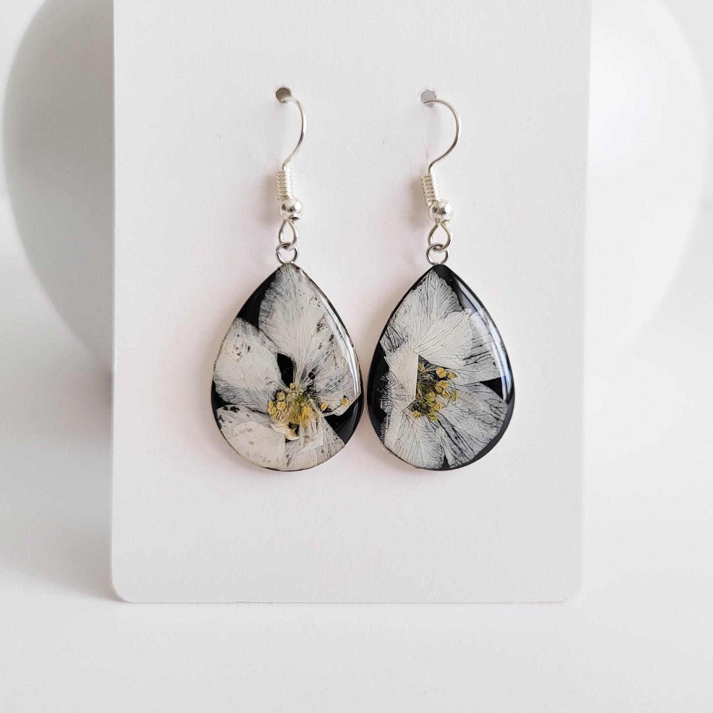 Real white larkspur flower earrings, resin jewelry, bridesmaid jewelry gift, nature jewelry, pressed flower jewelry