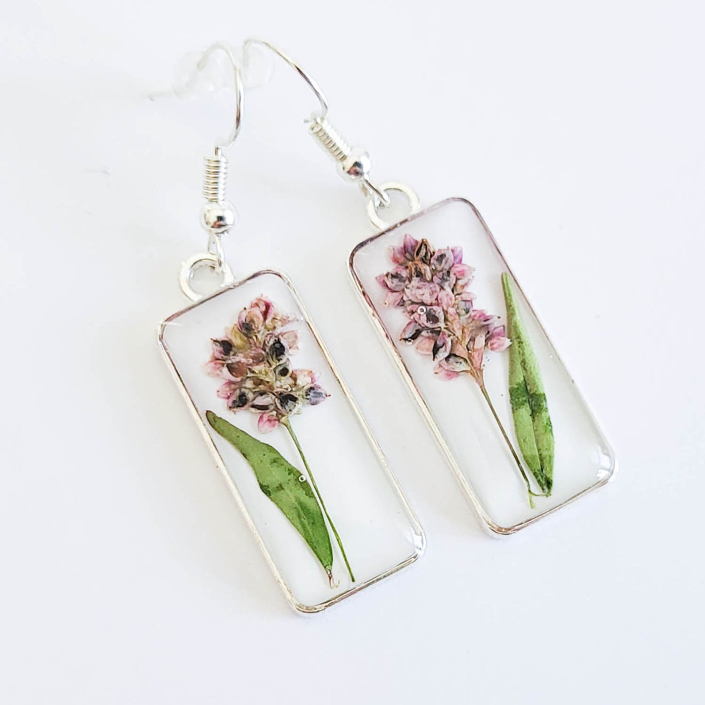 Pressed flower earrings, dried flower earrings, resin jewelry, botanical earrings, nature lover gift, gift idea for her