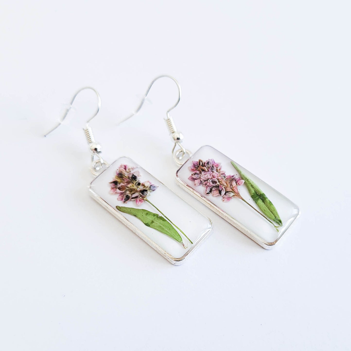 Pressed flower earrings, dried flower earrings, resin jewelry, botanical earrings, nature lover gift, gift idea for her