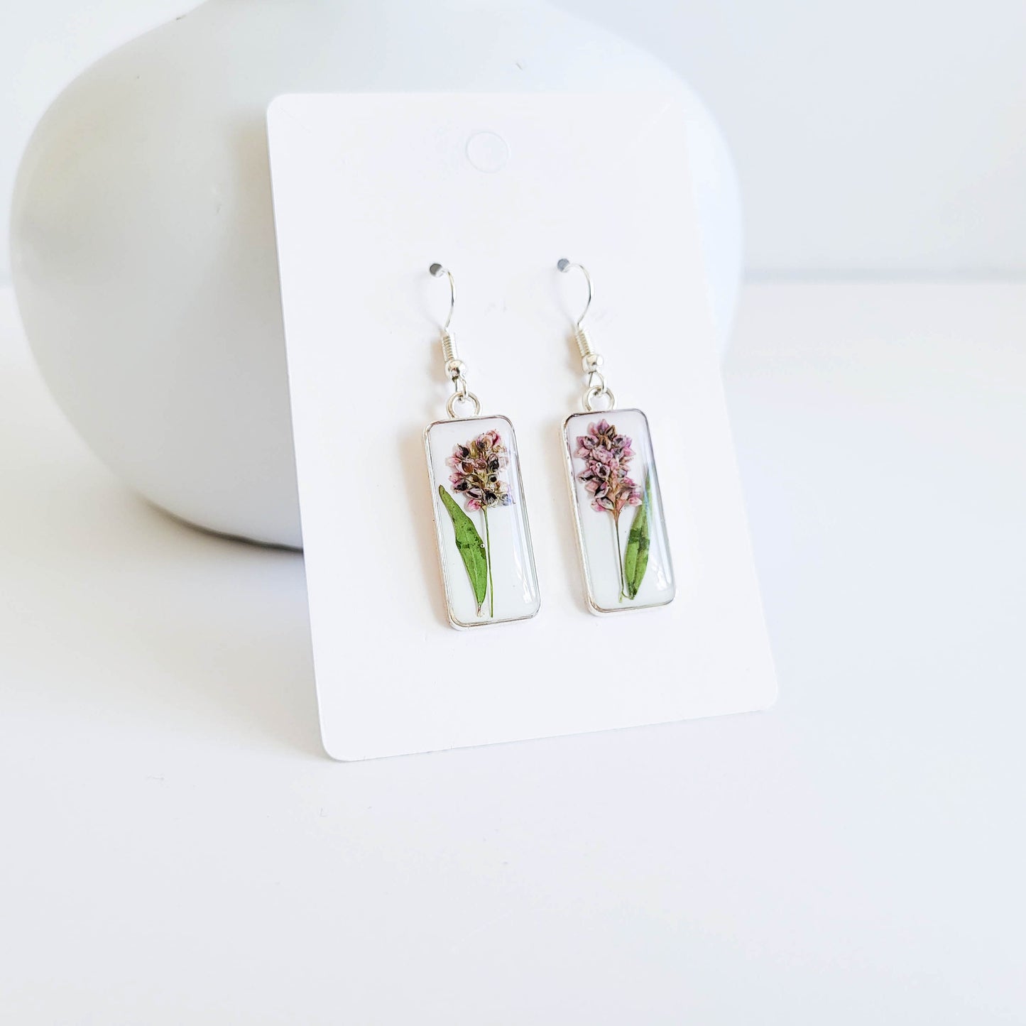 Pressed flower earrings, dried flower earrings, resin jewelry, botanical earrings, nature lover gift, gift idea for her