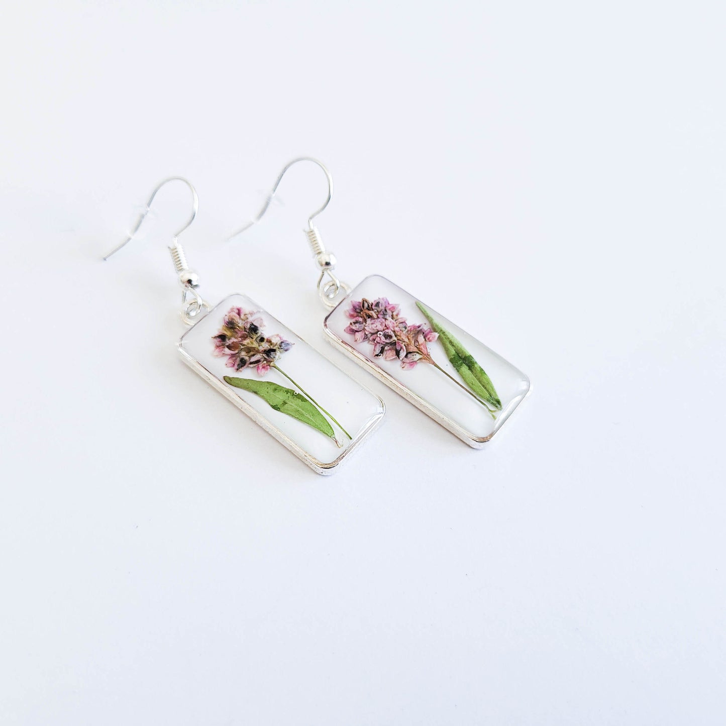 Pressed flower earrings, dried flower earrings, resin jewelry, botanical earrings, nature lover gift, gift idea for her