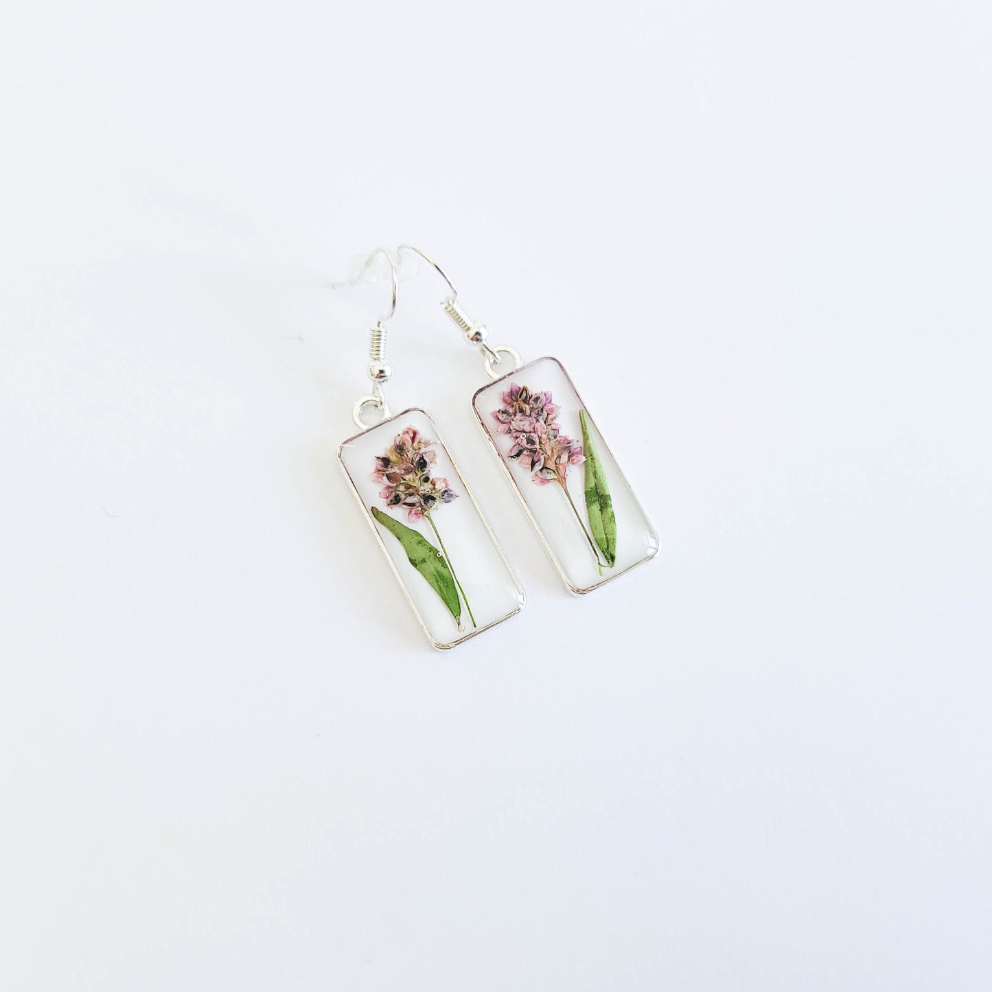 Pressed flower earrings, dried flower earrings, resin jewelry, botanical earrings, nature lover gift, gift idea for her