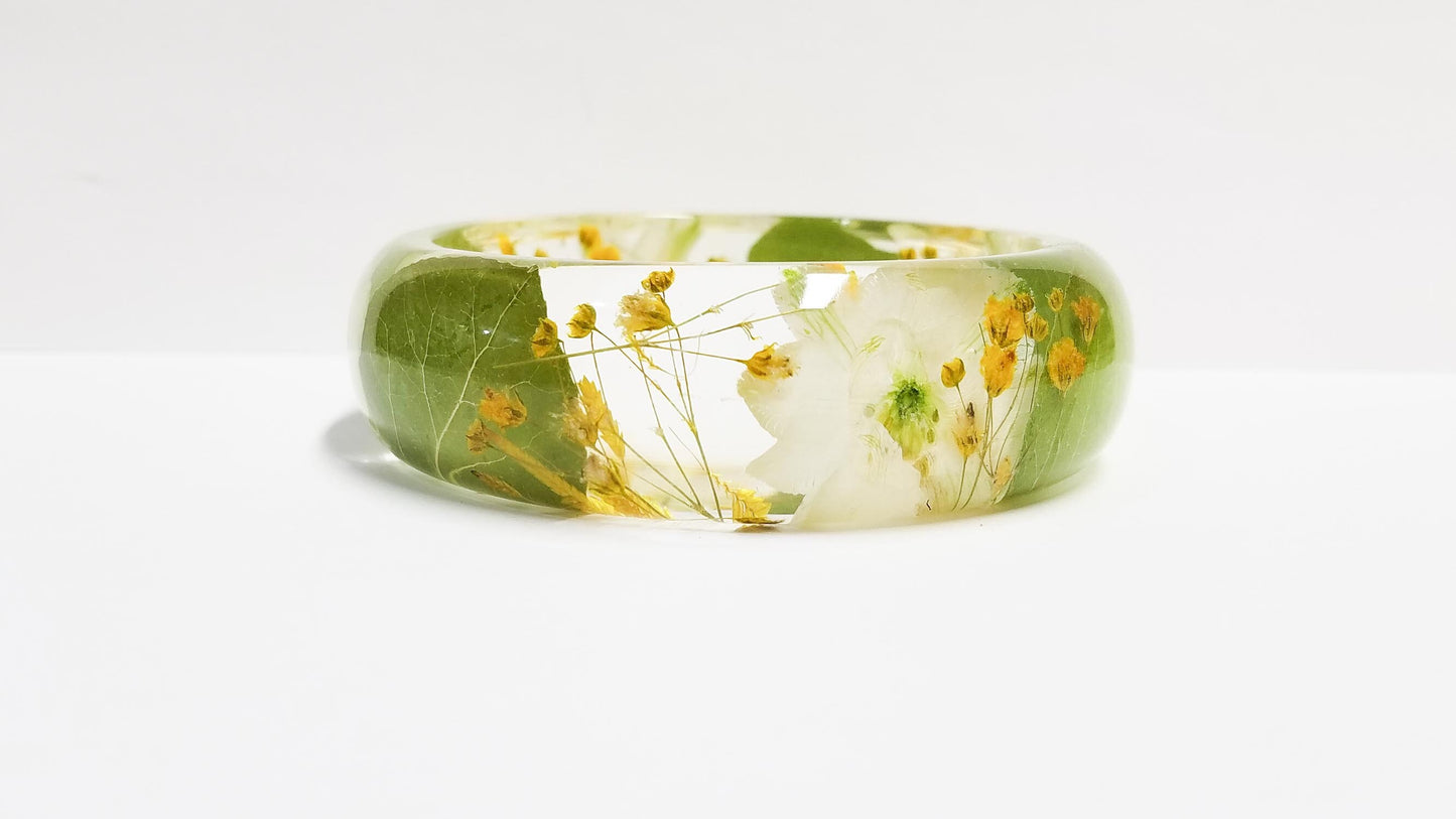 Resin jewelry, resin bracelet, real flower jewelry, pressed flower jewelry, nature inspired jewelry, yellow and green jewelry, mom gifts