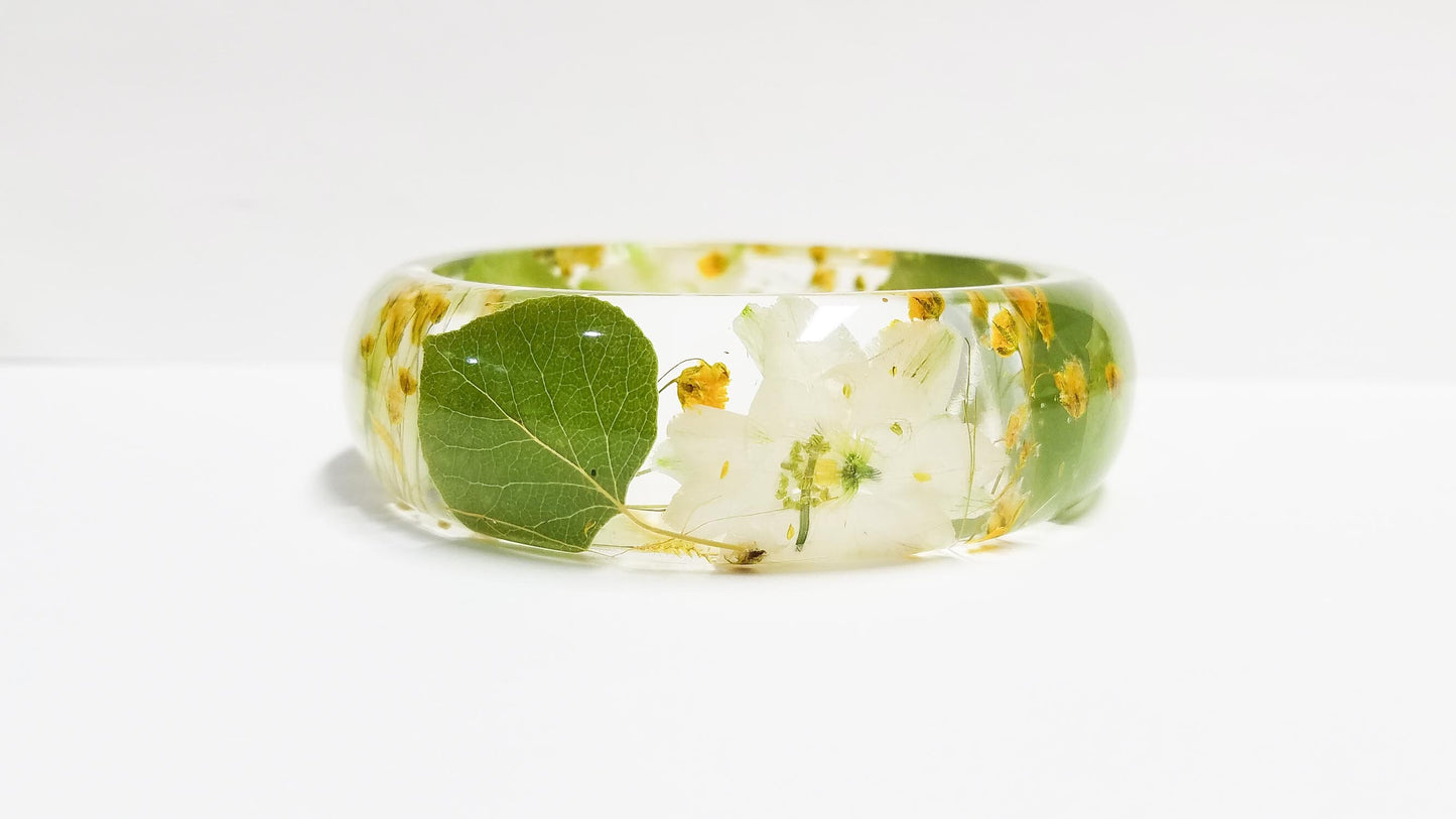 Resin jewelry, resin bracelet, real flower jewelry, pressed flower jewelry, nature inspired jewelry, yellow and green jewelry, mom gifts