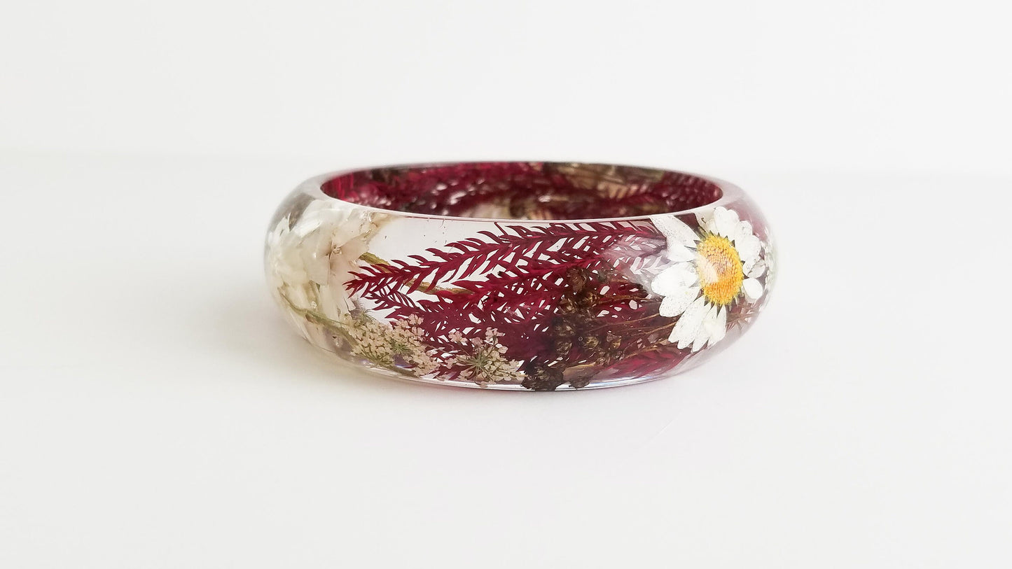 Real daisy and pine bangle, real flower bangle, pressed flower jewelry, unique gift for her, nature gifts, resin bangle, preserved flowers